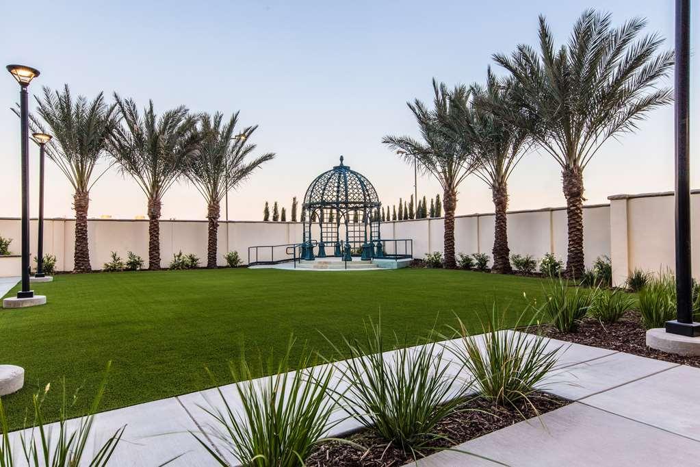 Hyatt Place Delano Exterior photo