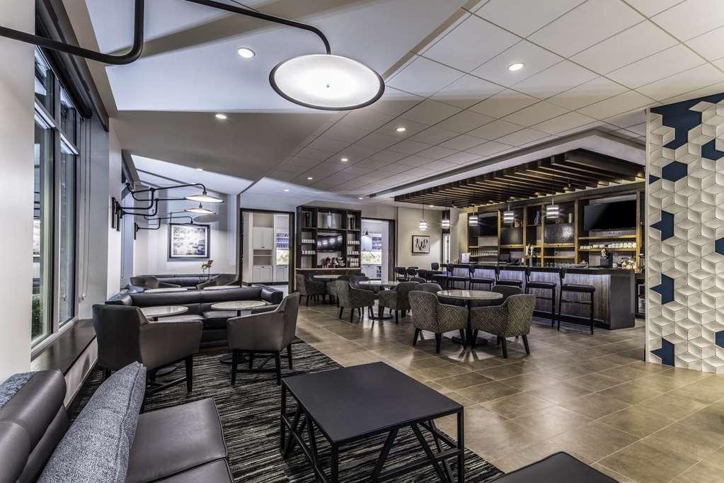 Hyatt Place Delano Restaurant photo