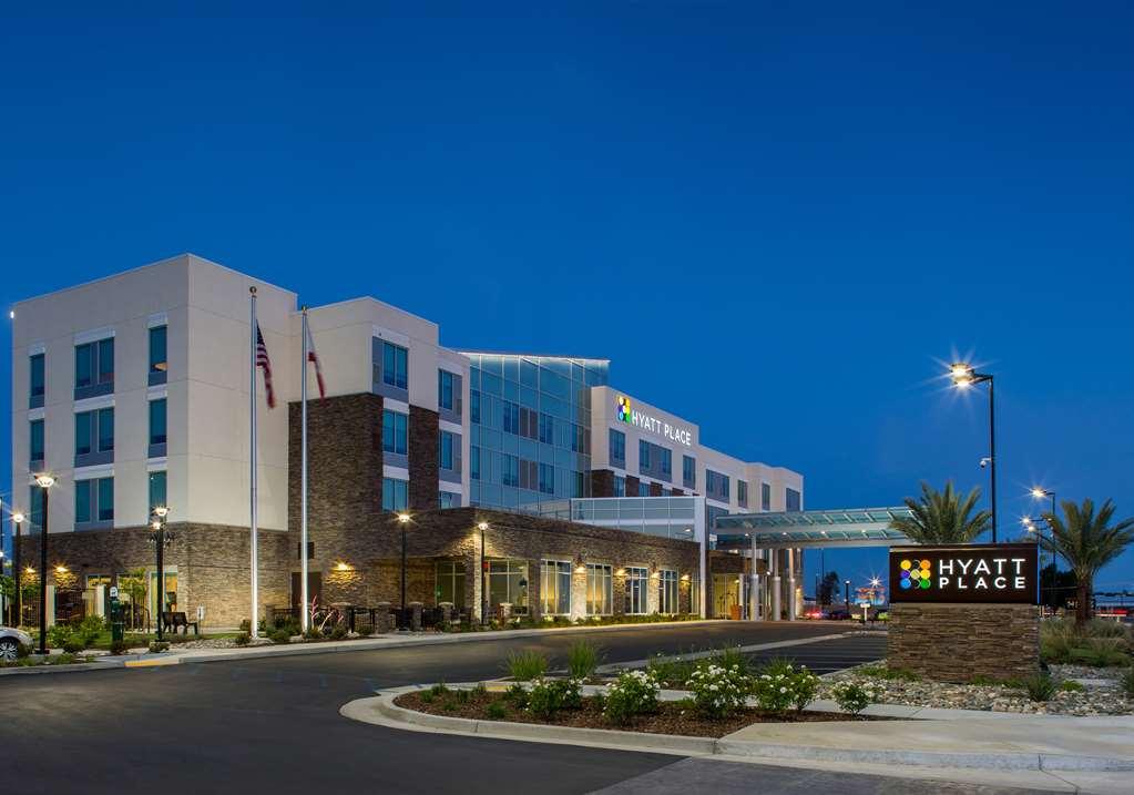 Hyatt Place Delano Exterior photo