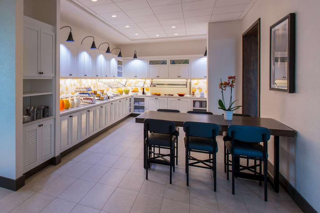 Hyatt Place Delano Restaurant photo