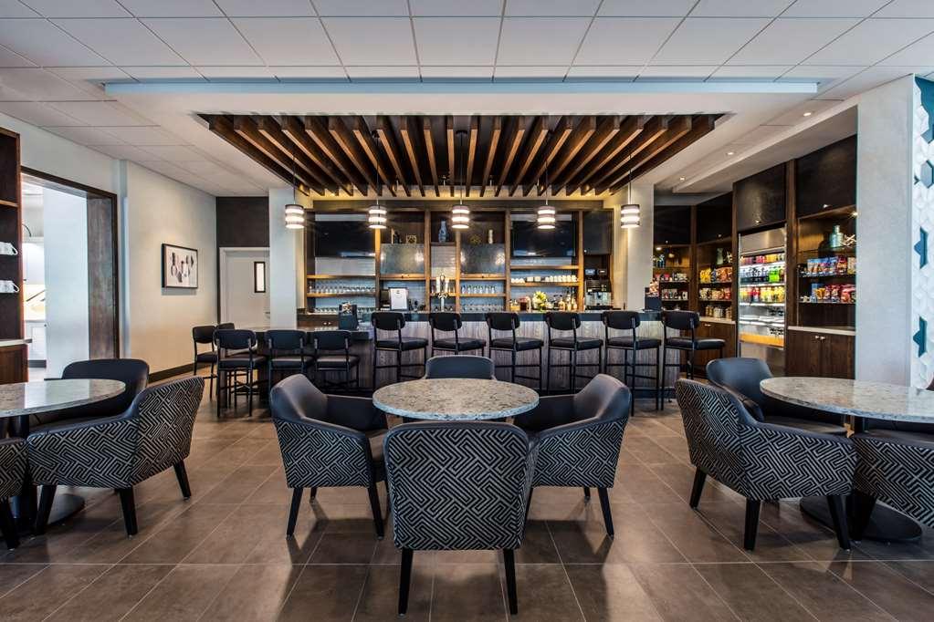 Hyatt Place Delano Restaurant photo