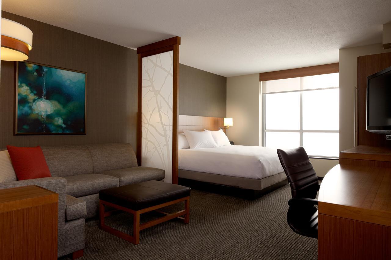 Hyatt Place Delano Exterior photo